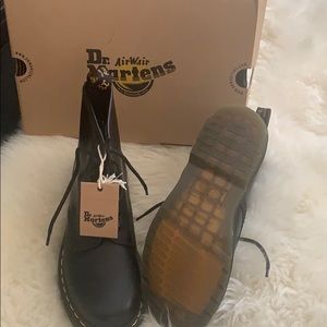 New 1460 Black Smooth Size 9 Dr. Martens